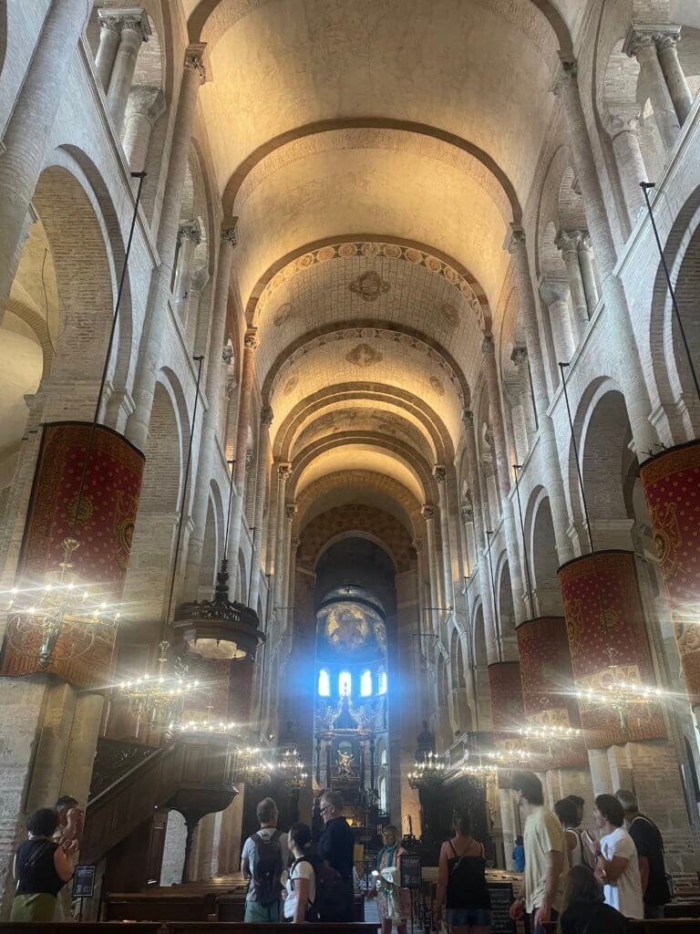 Inside the Basilique Saint-Sernin de Toulouse (inside)